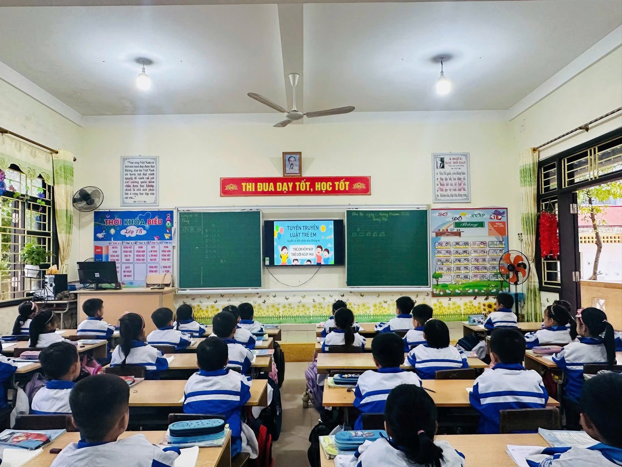 LIÊN ĐỘI TRƯỜNG TIỂU HỌC CẨM DUỆ TỔ CHỨC TUYÊN TRUYỀN LUẬT TRẺ EM VÀ PHÒNG CHỐNG BẠO LỰC HỌC ĐƯỜNG