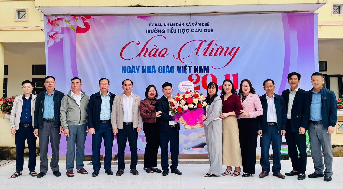 ĐẢNG ỦY – HĐND – UBND – UBMTTQ XÃ CẨM DUỆ TẶNG HOA CHÚC MỪNG CÁC TRƯỜNG HỌC NHÂN KỶ NIỆM 43 NĂM NGÀY NHÀ GIÁO VIỆT NAM 20/11.