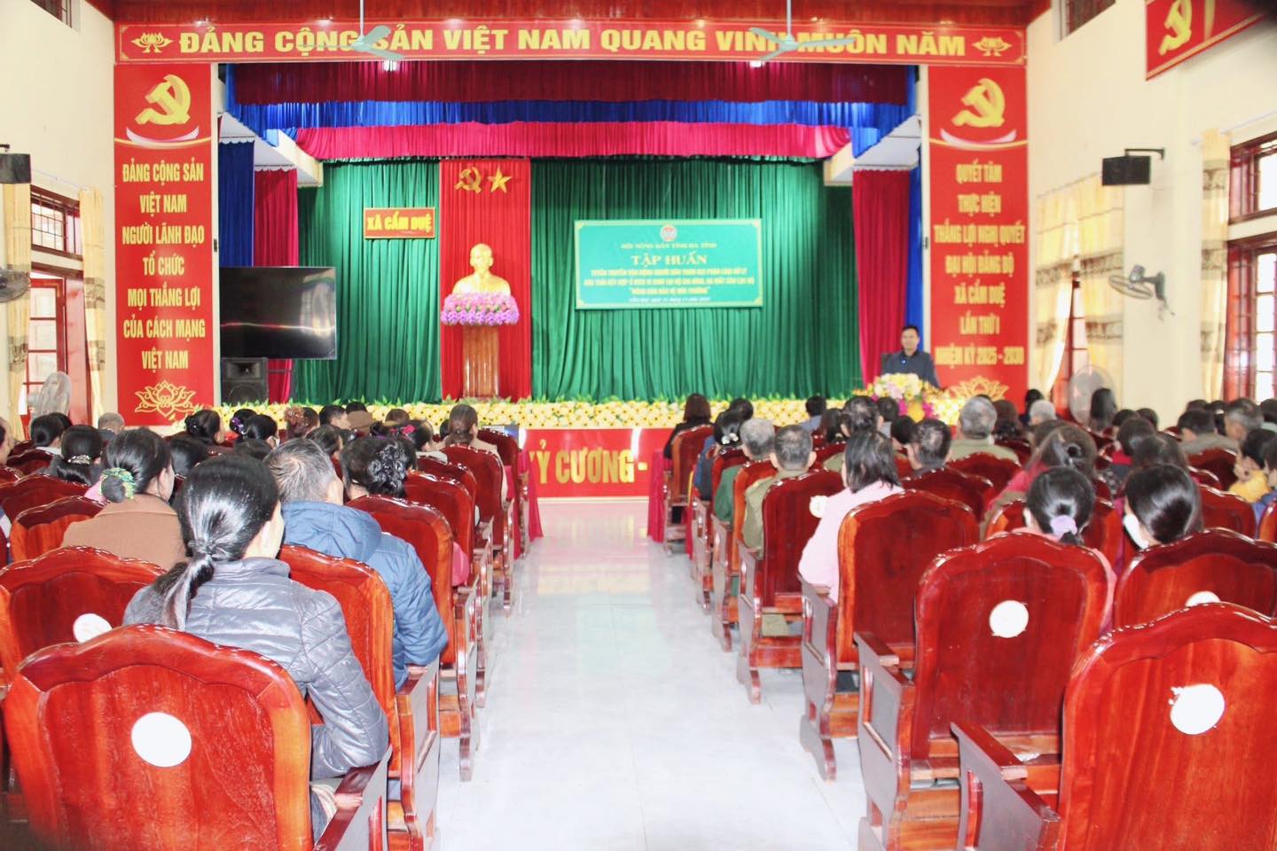 HỘI NÔNG DÂN XÃ CẨM DUỆ TRIỂN KHAI TẬP HUẤN PHÂN LOẠI RÁC VÀ RA MẮT MÔ HÌNH “NÔNG DÂN BẢO VỆ MÔI TRƯỜNG”