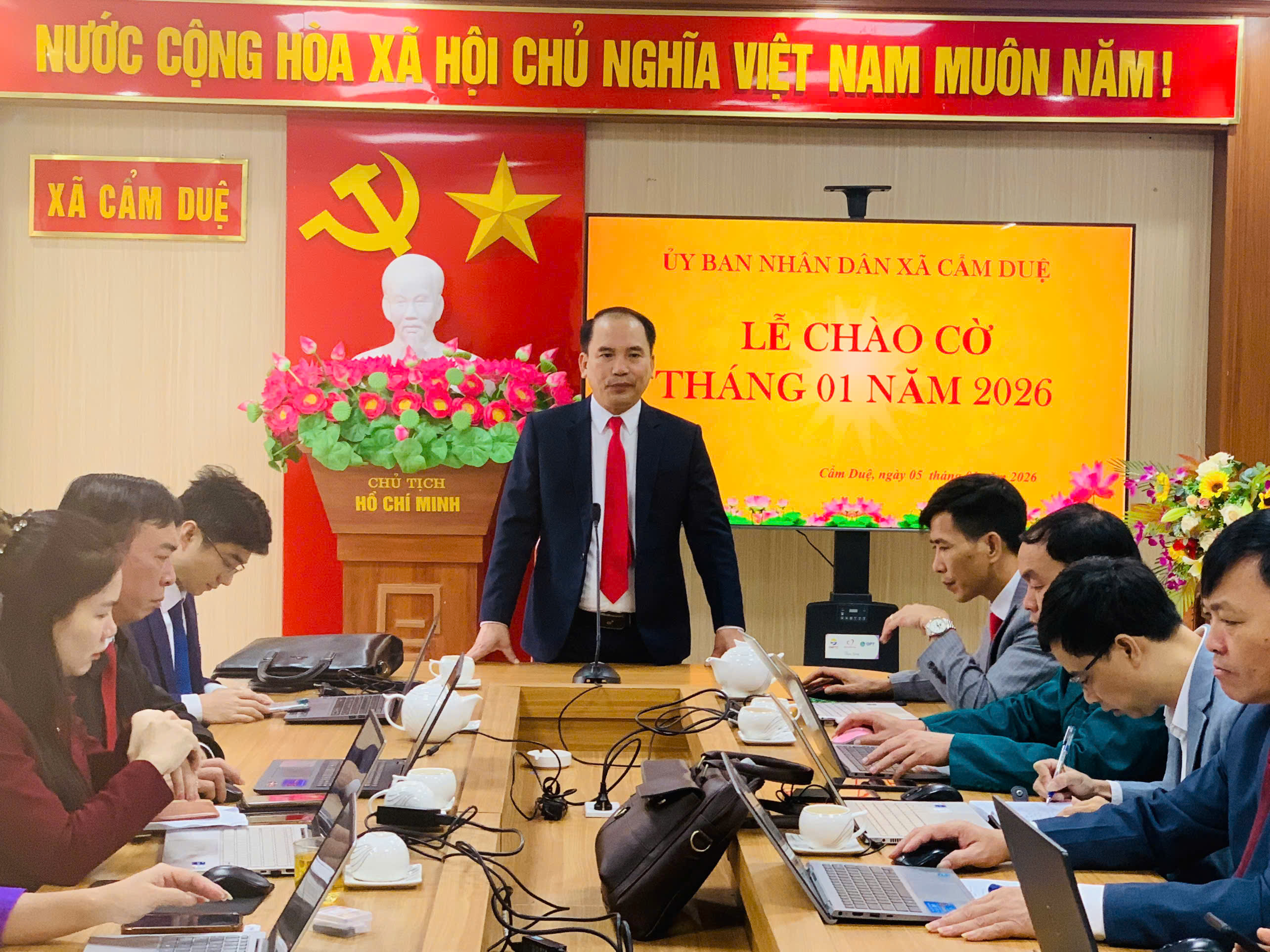Đảng bộ UBND xã Cẩm Duệ tổ chức lễ chào cờ đầu tháng 1 năm 2026