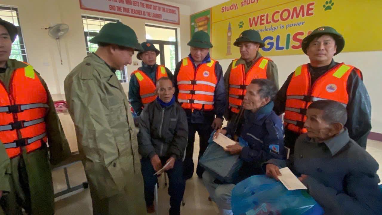 SỰ KỊP THỜI, TẬN TÂM, GẦN DÂN, VÌ DÂN CỦA CÁN BỘ BAN CHPTKV 3 TẠI XÃ CẨM DUỆ