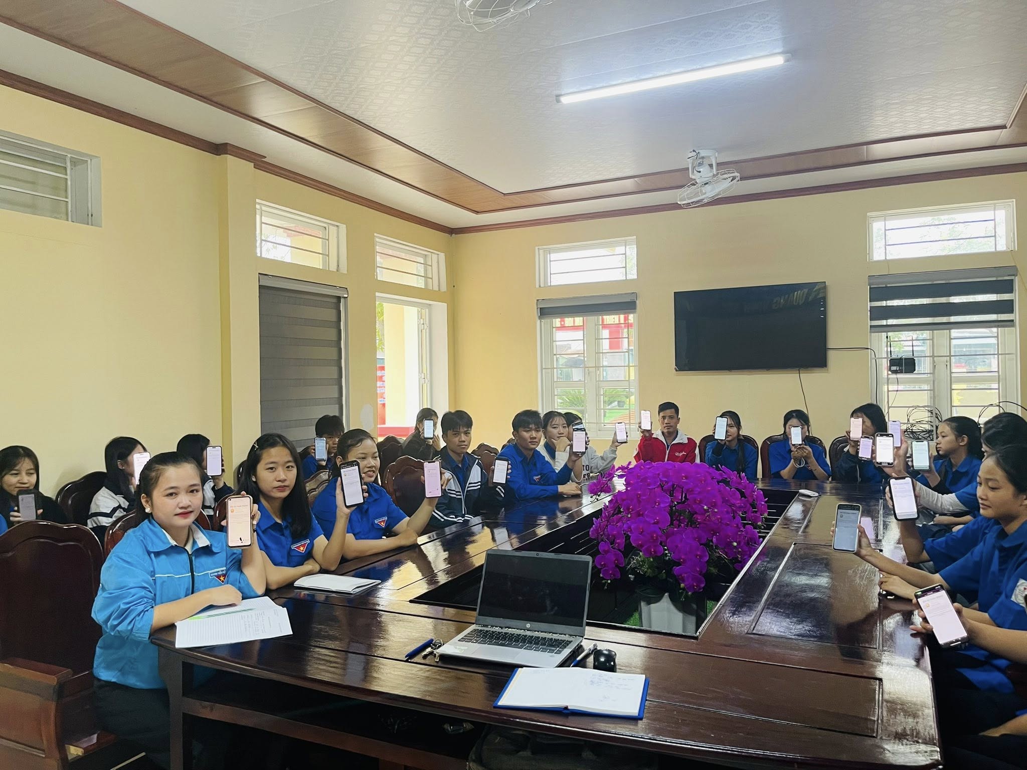 ĐOÀN XÃ CẨM DUỆ TỔ CHỨC "NGÀY CHỦ NHẬT XANH" 26/10/2025