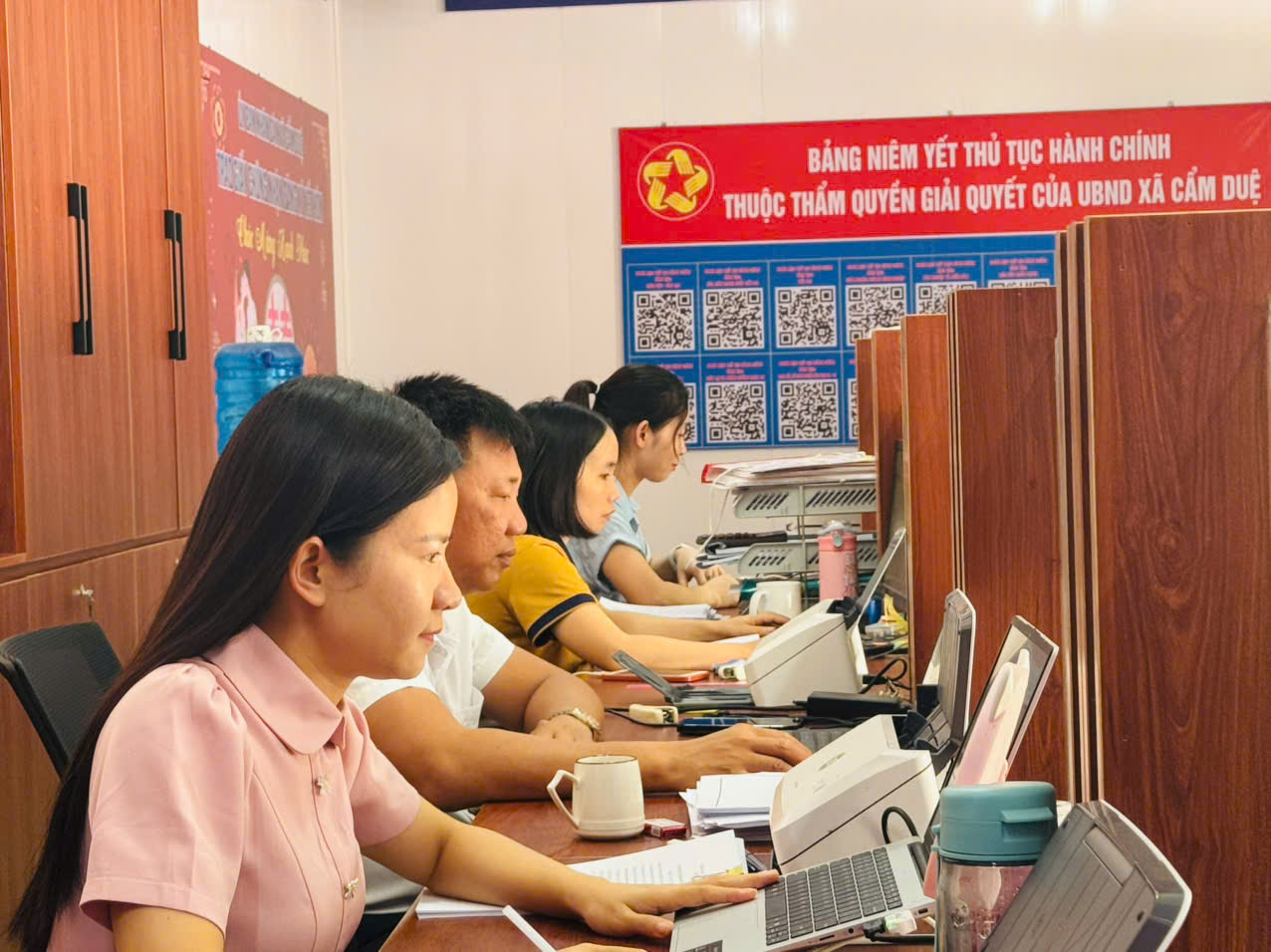 nv h&agrave;nh cc.jpg