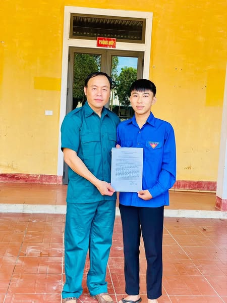THANH NIÊN NGUYỄN VIỆT HOÀNG XÃ CẨM DUỆ– TẤM GƯƠNG TÌNH NGUYỆN LÊN ĐƯỜNG NHẬP NGŨ NĂM 2025