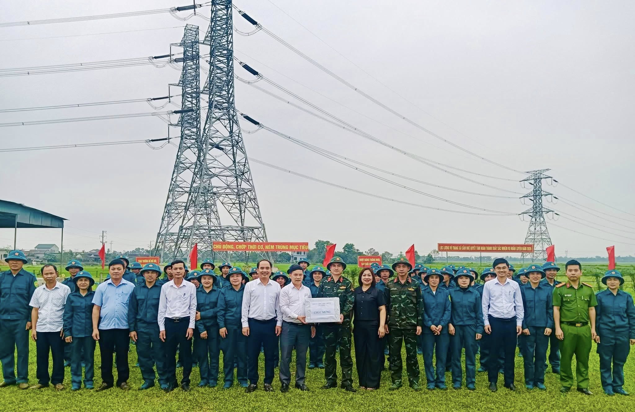 LÃNH ĐẠO XÃ CẨM DUỆ ĐỘNG VIÊN LỰC LƯỢNG DÂN QUÂN TỰ VỆ HUẤN LUYỆN NĂM THỨ NHẤT NĂM 2026.