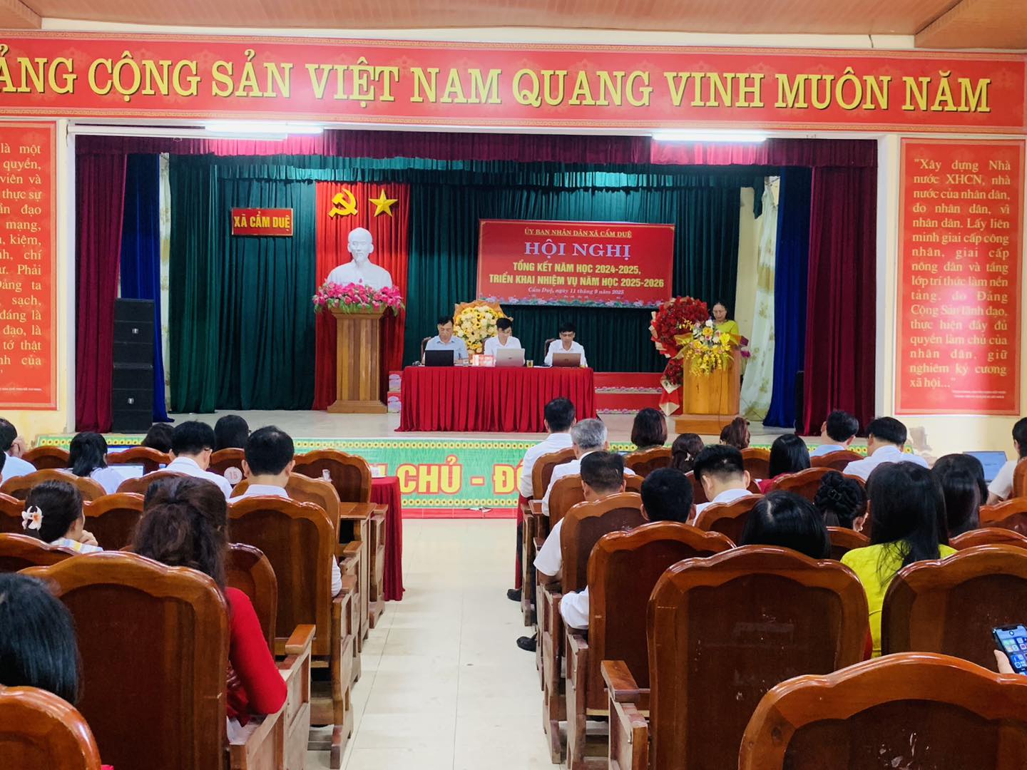 XÃ CẨM DUỆ TỔ CHỨC HỘI NGHỊ TỔNG KẾT NĂM HỌC 2024-2025, TRIỂN KHAI NHIỆM VỤ NĂM HỌC 2025-2026
