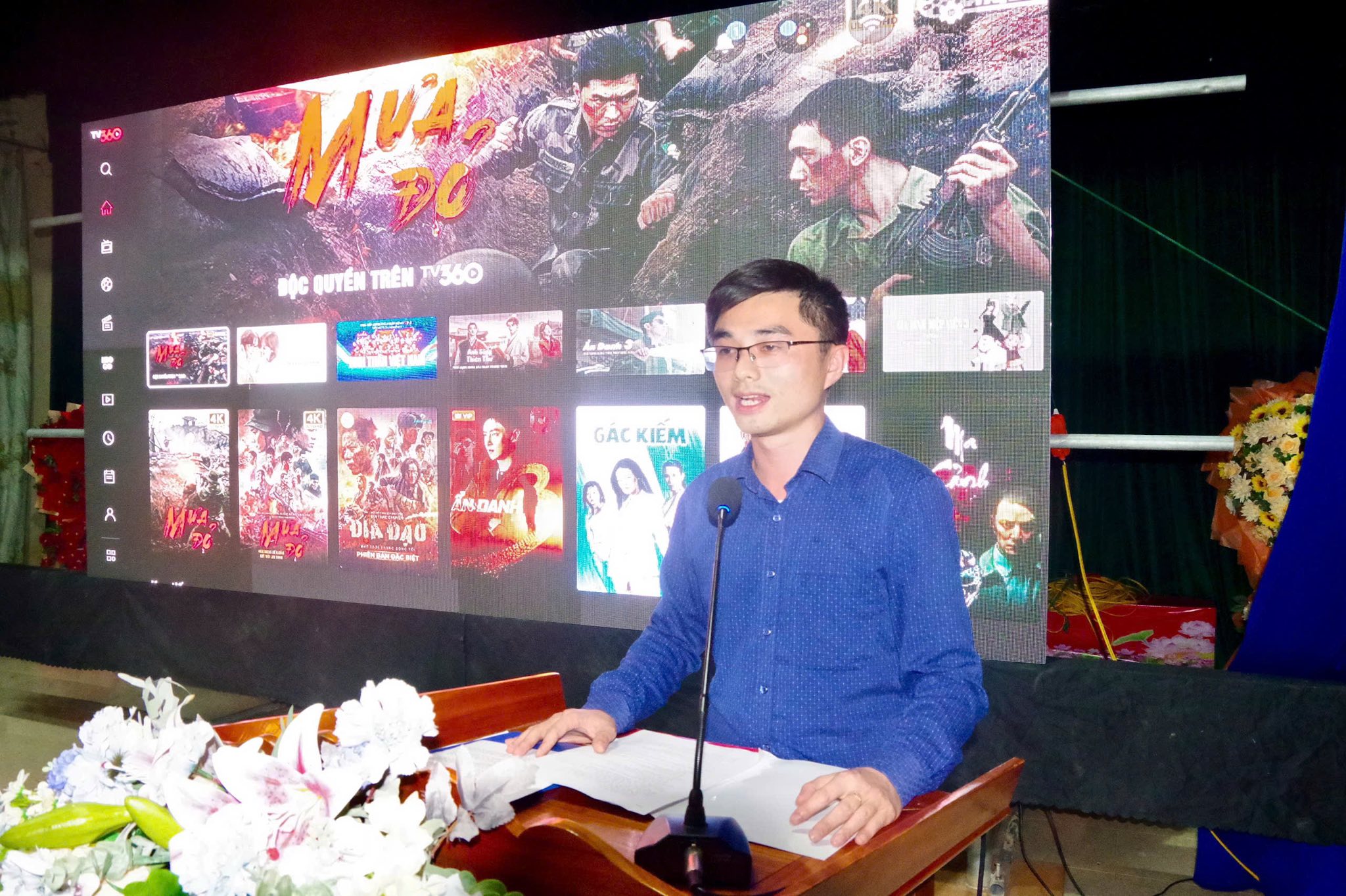 XÃ CẨM DUỆ TỔ CHỨC CÔNG CHIẾU PHIM “MƯA ĐỎ” PHỤC VỤ NHÂN DÂN NHÂN DỊP KỶ NIỆM 81 NĂM NGÀY THÀNH LẬP QUÂN ĐỘI NHÂN DÂN VIỆT NAM VÀ 36 NĂM NGÀY HỘI QUỐC PHÒNG TOÀN DÂN.