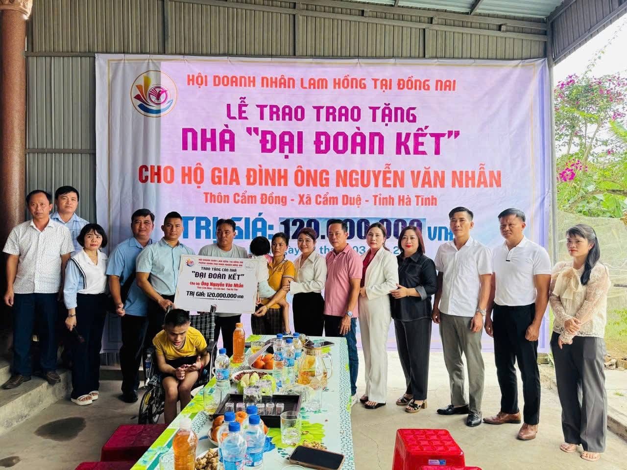 TRAO TẶNG NHÀ ĐẠI ĐOÀN KẾT TẠI XÃ CẨM DUỆ