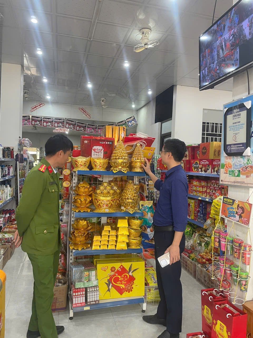 XÃ CẨM DUỆ TĂNG CƯỜNG KIỂM TRA AN TOÀN THỰC PHẨM DỊP TẾT NGUYÊN ĐÁN BÍNH NGỌ VÀ LỄ HỘI XUÂN NĂM 2026.