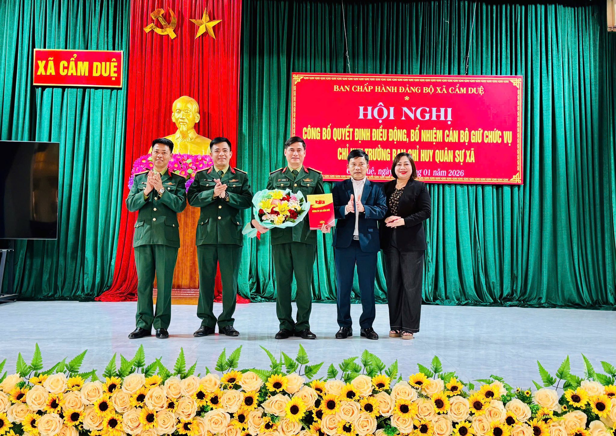 XÃ CẨM DUỆ TỔ CHỨC LỄ TIẾP NHẬN VÀ GIAO NHIỆM VỤ CHỈ HUY TRƯỞNG BAN CHỈ HUY QUÂN SỰ XÃ.