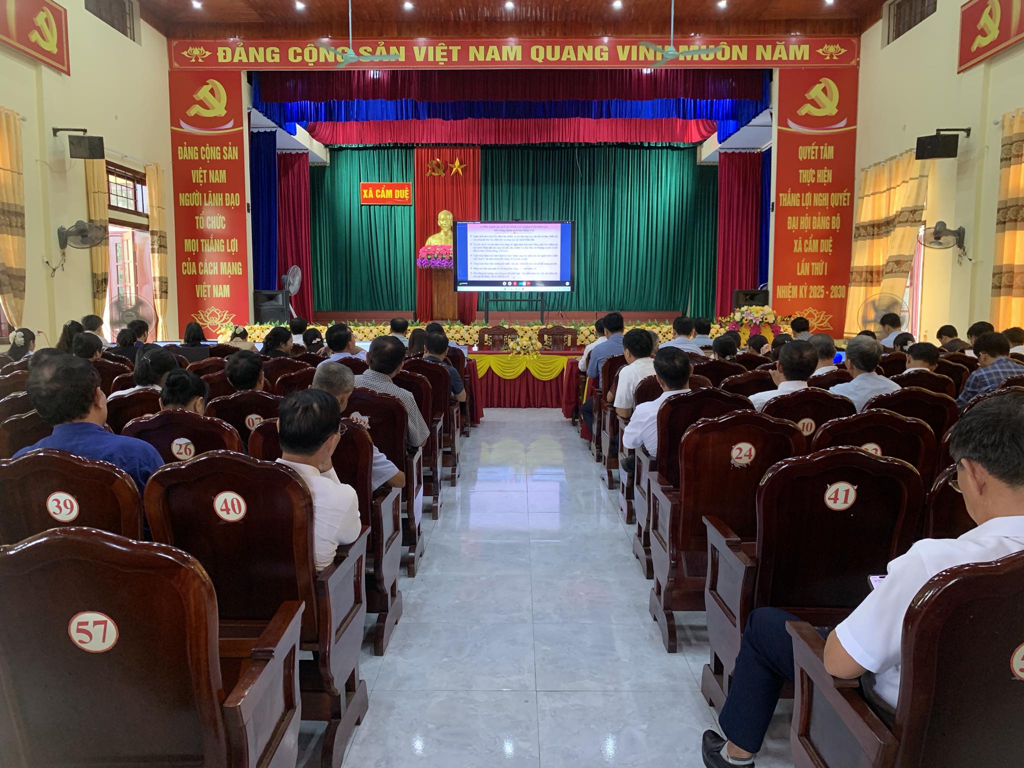 ĐẢNG BỘ XÃ CẨM DUỆ THAM DỰ HỘI NGHỊ TRỰC TUYẾN TOÀN QUỐC SÁNG 16/9/2025