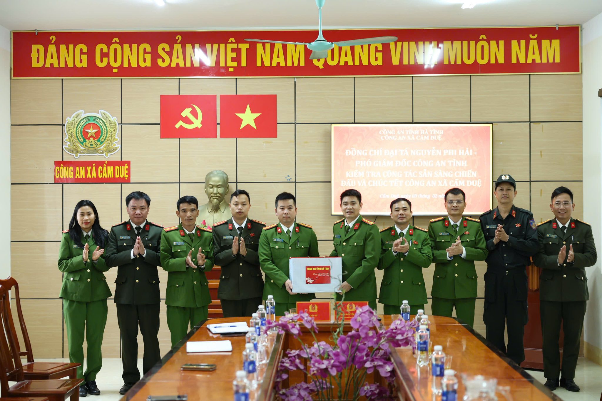 LÃNH ĐẠO CÔNG AN TỈNH THĂM, CHÚC TẾT – TIẾP LỬA THI ĐUA CÔNG AN XÃ CẨM DUỆ