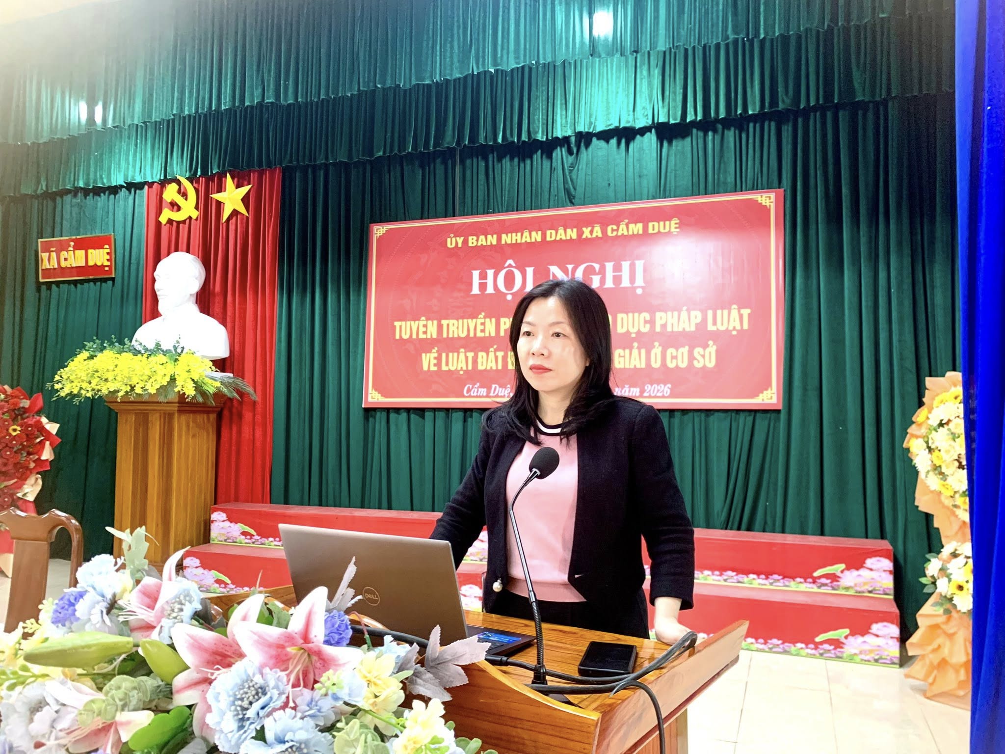 UBND xã tổ chức tuyên truyền Luật đất đai, Luật hòa giải ở cơ sở trên địa bàn xã Cẩm Duệ