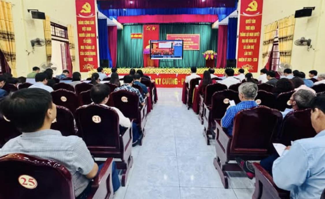 XÃ CẨM DUỆ KẾT NỐI ĐƯỜNG TRUYỀN TỔ CHỨC HỘI NGHỊ TRỰC TUYẾN NGHIÊN CỨU, HỌC TẬP, QUÁN TRIỆT, TUYÊN TRUYỀN VÀ TRIỂN KHAI THỰC HIỆN NGHỊ QUYẾT ĐẠI HỘI ĐẠI BIỂU ĐẢNG BỘ TỈNH LẦN THỨ XX, NHIỆM KỲ 2025 - 2030