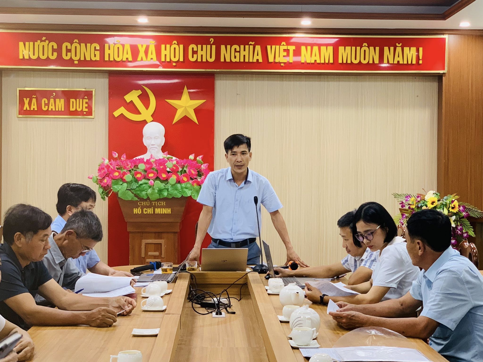 UBND XÃ CẨM DUỆ TỔ CHỨC HỘI NGHỊ TRIỂN KHAI CÔNG TÁC TIÊM PHÒNG ĐỢT 1 NĂM 2026 CHO ĐÀN GIA SÚC, GIA CẦM.