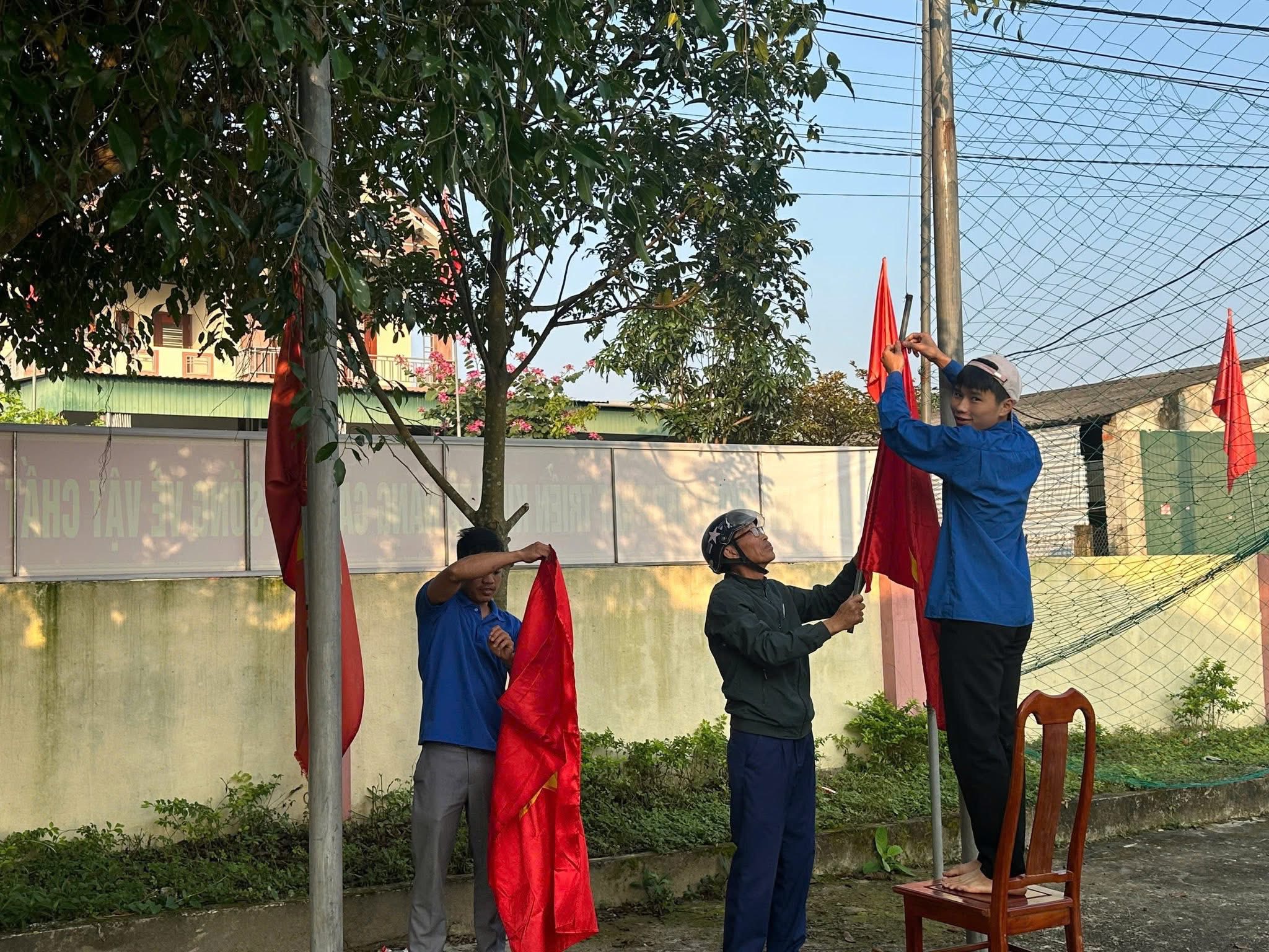 TUỔI TRẺ XÃ CẨM DUỆ RA QUÂN “CHỦ NHẬT XANH” CHÀO MỪNG ĐẠI HỘI XIV CỦA ĐẢNG