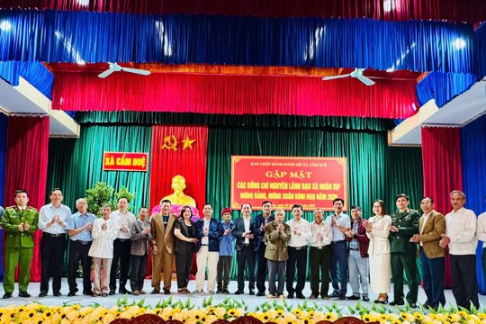 Cẩm Duệ gặp mặt cán bộ lãnh đạo qua các thời kỳ nhân kỷ niệm 96 năm Ngày thành lập Đảng Cộng sản Việt Nam và đón Xuân mới Bính Ngọ 2026