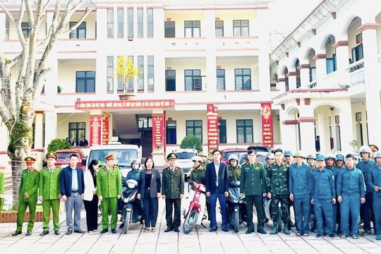 Xã Cẩm Duệ ra quân giải tỏa hành lang an toàn giao thông các tuyến đường trọng điểm.