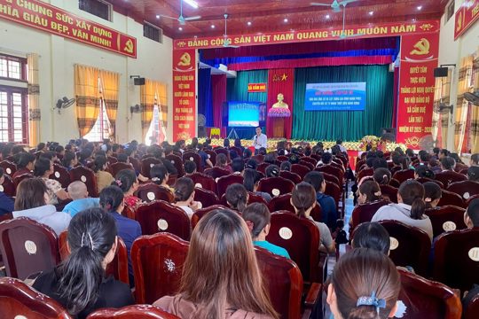 Hội LHPN xã Cẩm Duệ đã phối hợp cùng Trung tâm Chính trị Cẩm Xuyên tổ chức lớp bồi dưỡng chuyên đề đặc biệt: "Văn hóa ứng xử và xây dựng gia đình hạnh phúc – Chuyển đổi số từ nhận thức đến hành động" 