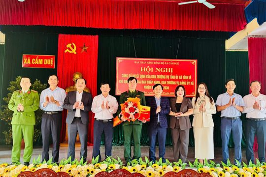 ĐẢNG ỦY XÃ CẨM DUỆ TỔ CHỨC HỘI NGHỊ CÔNG BỐ QUYẾT ĐỊNH CỦA BAN THƯỜNG VỤ TỈNH ỦY HÀ TĨNH VỀ CHỈ ĐỊNH ĐỒNG CHÍ TRUNG TÁ BÙI ĐỨC HUỲNH - THAM GIA BAN CHẤP HÀNH, BAN THƯỜNG VỤ ĐẢNG ỦY XÃ NHIỆM KỲ 2025-2030.