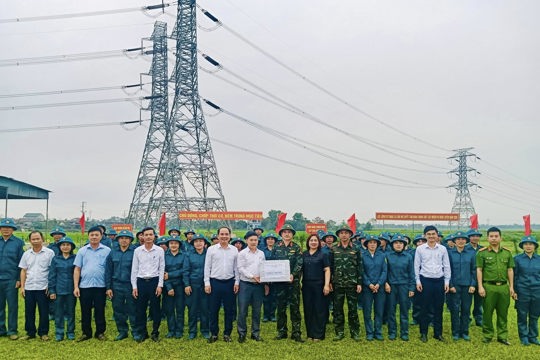 LÃNH ĐẠO XÃ CẨM DUỆ ĐỘNG VIÊN LỰC LƯỢNG DÂN QUÂN TỰ VỆ HUẤN LUYỆN NĂM THỨ NHẤT NĂM 2026.