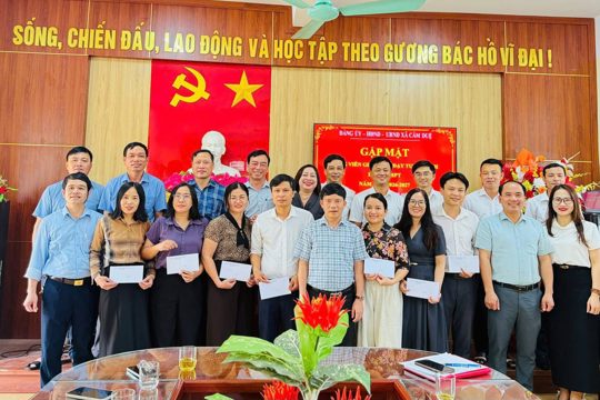 Lãnh đạo xã Cẩm Duệ gặp mặt động viên giáo viên dạy ôn thi tuyển sinh vào lớp 10 THPT