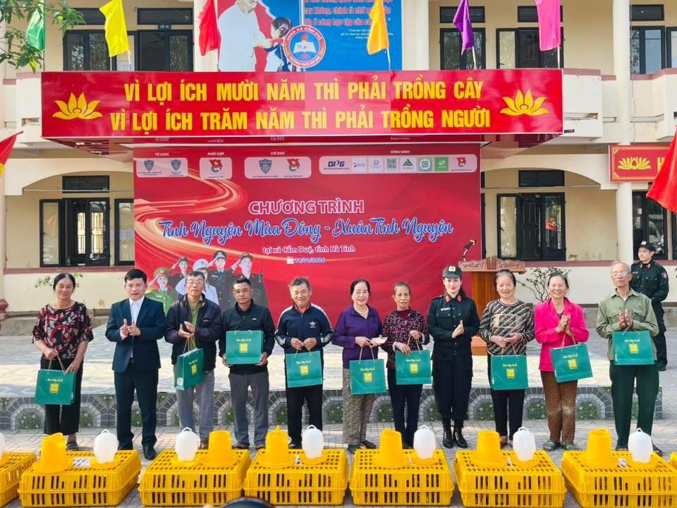 CHƯƠNG TRÌNH “TÌNH NGUYỆN MÙA ĐÔNG 2025 - XUÂN TÌNH NGUYỆN 2026” TRÊN ĐỊA BÀN XÃ CẨM DUỆ  